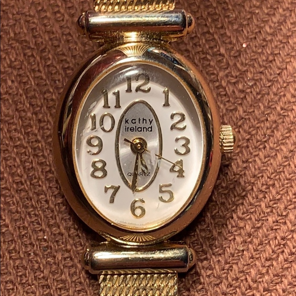 Kathy Ireland sleek classic vintage looking watch